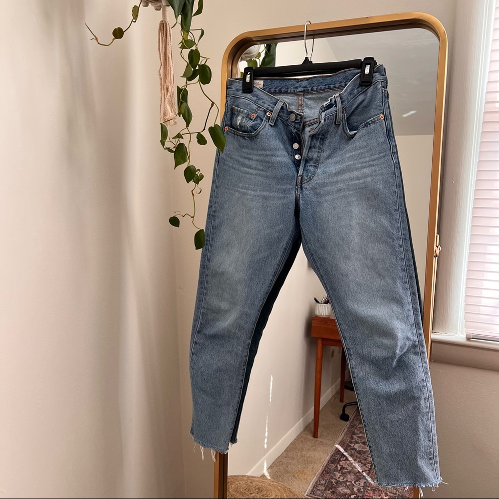 light wash Levi’s 501s
